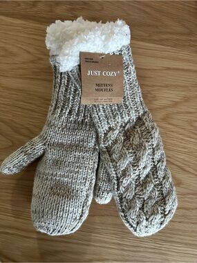 BNWT Just Cozy Knit Sherpa-Lined Mittens